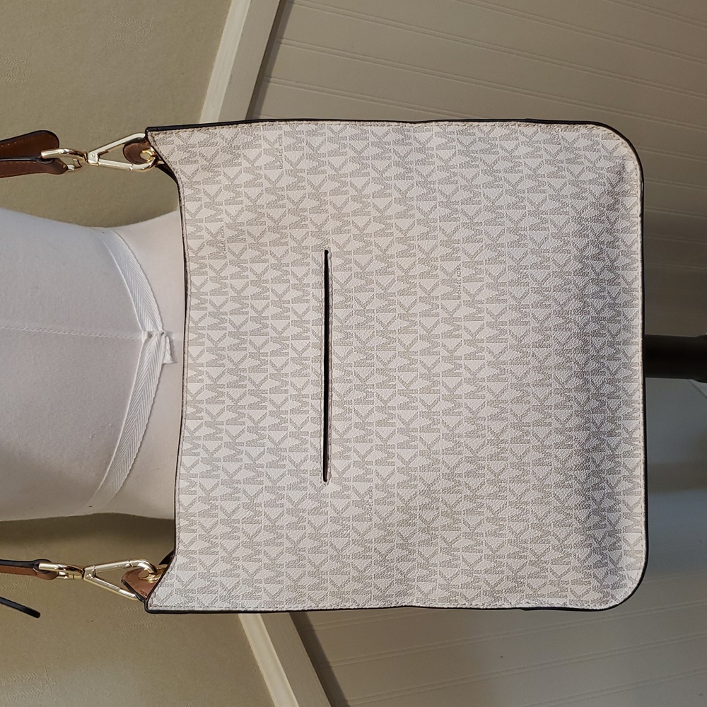 Like NEW Michael Kors Sullivan Messenger Bag Grommet Strap - Picture 6 of 12